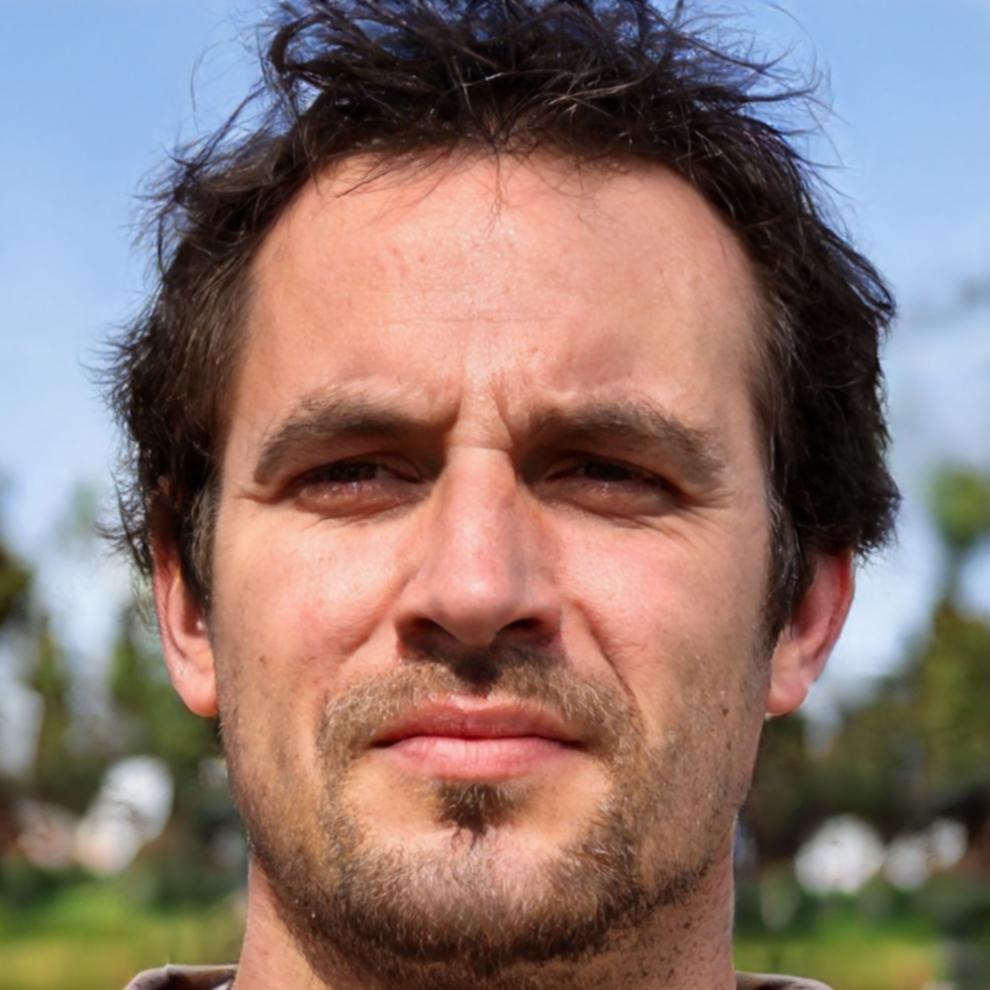Retrato profesional de Adrián Méndez